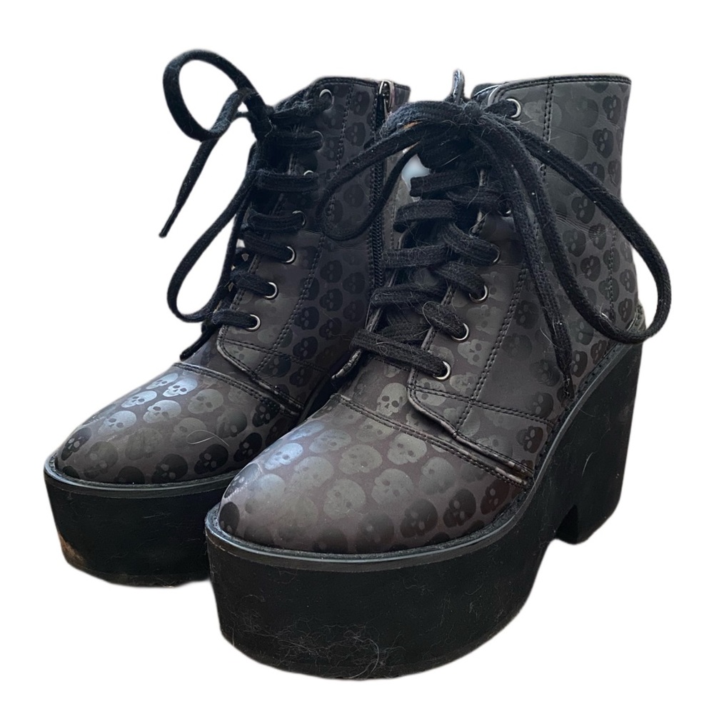 Hot topic platform boots.